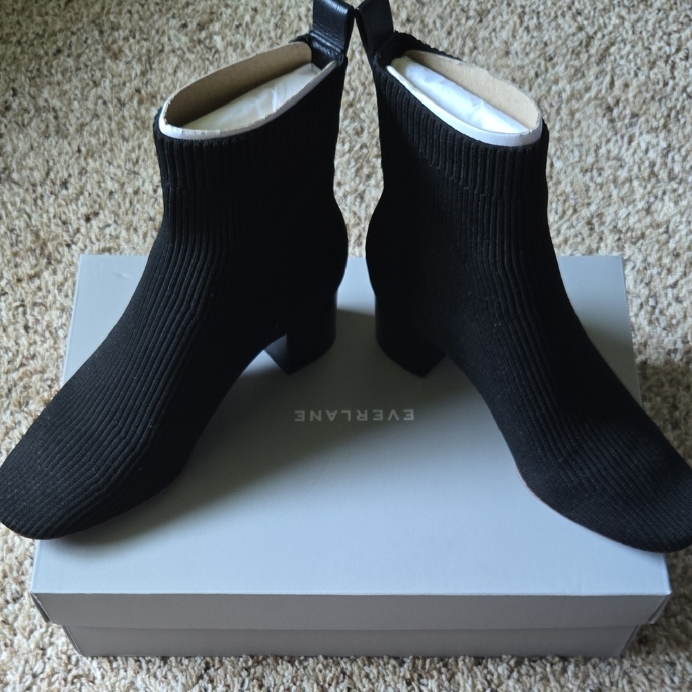 Everlane Black Ankle Booties with Sleek Knit Design